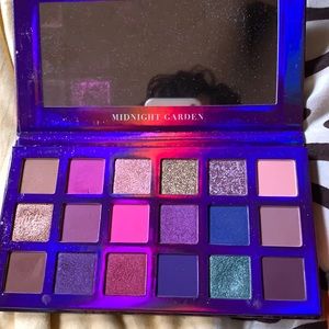 Eyeshadow palette